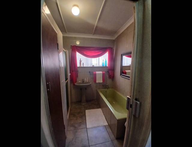 3 BEDROOM HOUSE FOR SALE IN CASSELDALE